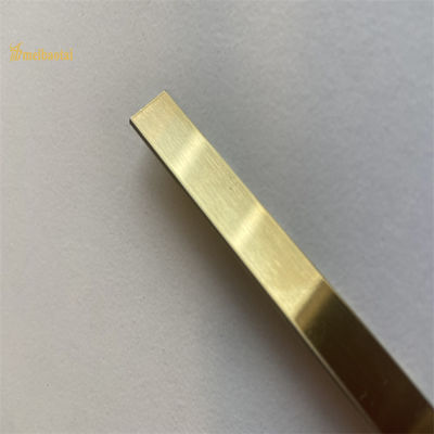 Buen precio La rayita de acero inoxidable decorativa del oro de la forma del ajuste T de la teja 201 304 acabó en línea