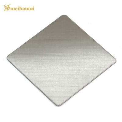 Buen precio Placa de acero inoxidable decorativa de plata mate cepillada con espesor de 0,8 mm y tamaño de cuatro pies en línea