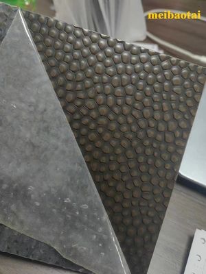 Chapa de acero inoxidable dorada con relieve y recubrimiento PVD de patrón personalizado con 0,85 mm de grosor