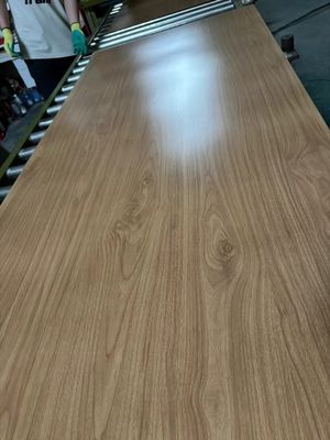 Buen precio 201 304 Imitación Madera Grano Hojas de acero inoxidable Puerta Hotel Decoración en línea