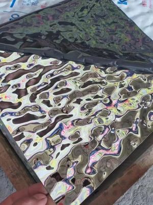 Buen precio Espejo de plata de agua de la hoja de onda de acero inoxidable placa de decoración del techo en línea