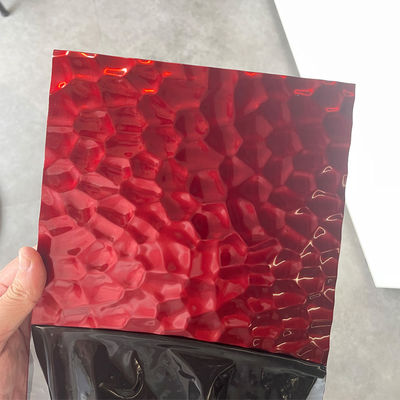 Diseño de panal de miel China Espejo rojo Relieve de chapa de acero inoxidable con 0,85 mm de espesor para uso decorativo
