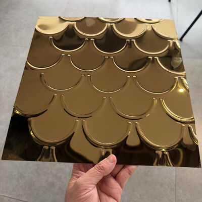 Buen precio Diseño de escamas de pescado de hoja de acero inoxidable con espejo dorado para paneles de pared decorativos en línea