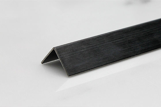 Tijeras de acero inoxidable con bordado negro con cepillo Forma V DIN estándar 2438MM longitud