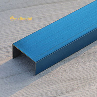 Buen precio Revestimiento de azulejos de acero inoxidable revestido de PVD azul con anchura de 8 mm y grosor de 0,85 mm para decoración de paredes en línea