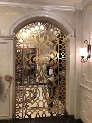 Buen precio Color de bronce personalizar divisores de habitación de metal mamparas decorativas para el hotel en línea