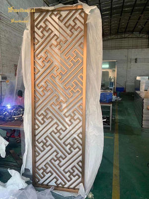 Buen precio Divisor de ambiente de acero inoxidable 201 de color marrón y tamaño personalizado, pantalla decorativa de metal en línea